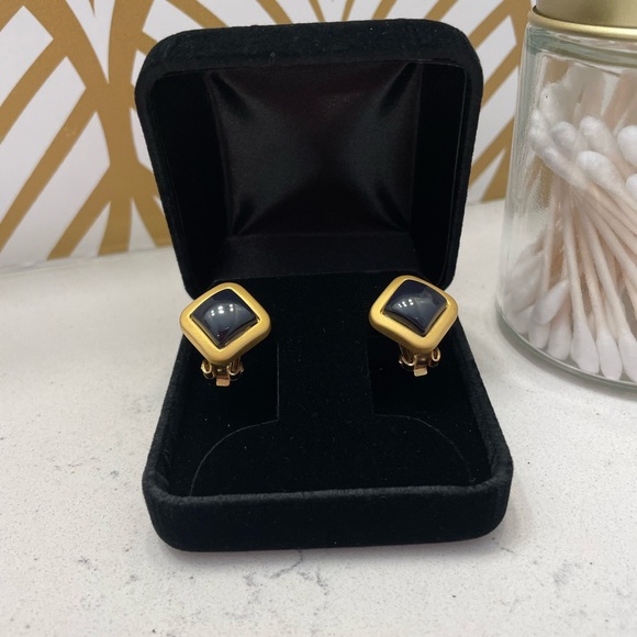 NWOT Brushed gold and blue square clip on earrings. - Picture 1 of 6